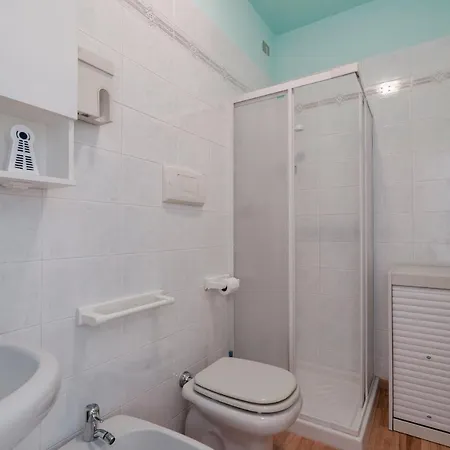 Azzurra - Monolocale Con Piscina E Wifi Сирмионе