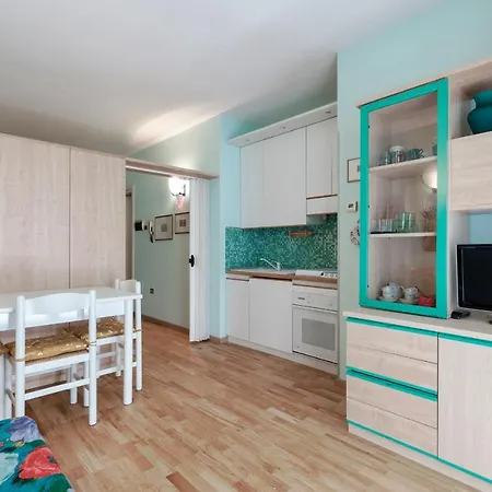 Azzurra - Monolocale Con Piscina E Wifi Апартаменты Сирмионе